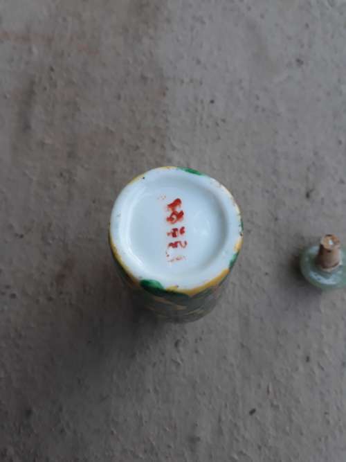 VINTAGE ORIENTAL HAND PAINTED SNUFF BOTTLE CLEARLY MARKED