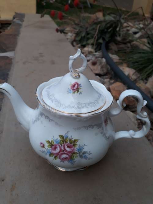 LOVELY ROYAL ALBERT VINTAGE "TRANQUILITY"  SMALLER TEAPOT WHICH HAS DAMAGE!!!
