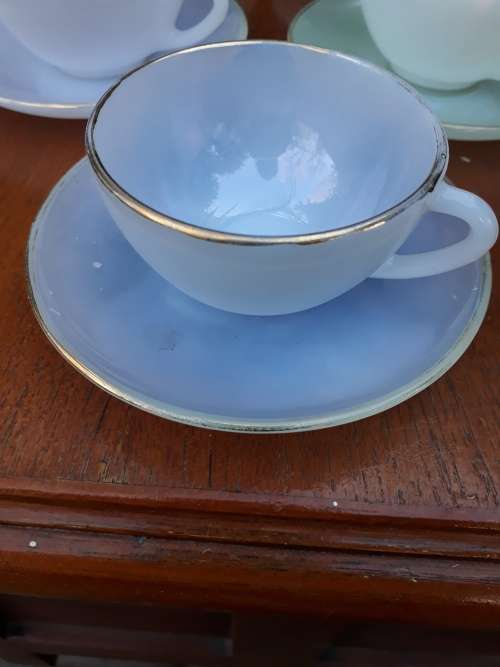 HIGHLY COLLECTABLE ARCOPAL FRANCE LUSTRE HARLEQUIN 1960'S CUPS & SAUCERS X5