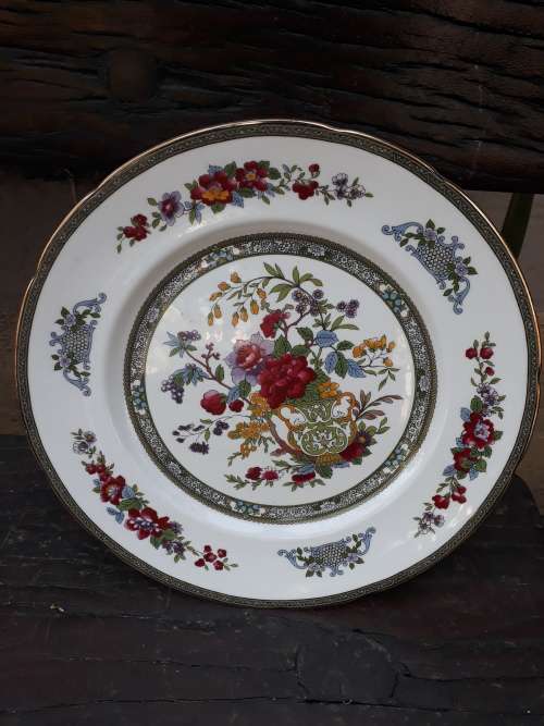 EXQUISITE & BEAUTIFULLY MADE PARAGON FINE BONE CHINA ENGLAND TREE OF KASHMIR DINNER PLATE