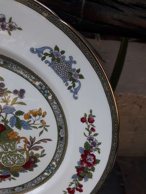 EXQUISITE & BEAUTIFULLY MADE PARAGON FINE BONE CHINA ENGLAND TREE OF KASHMIR DINNER PLATE