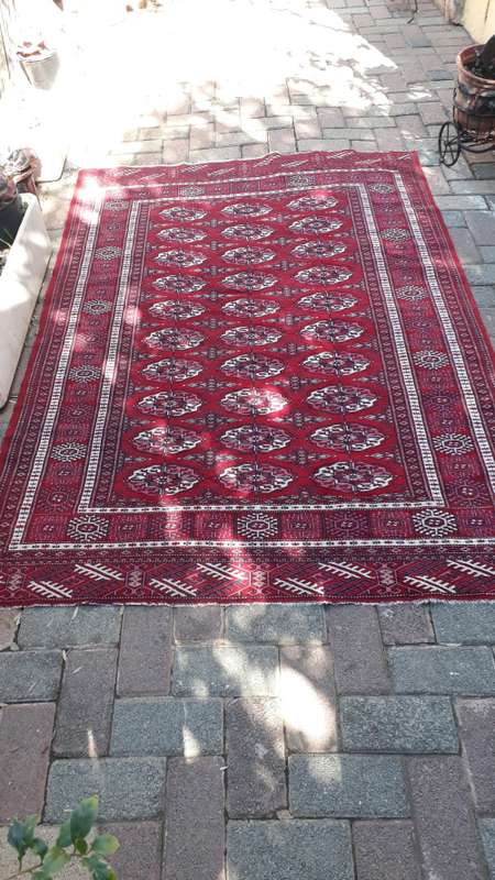 BEAUTIFUL FINELY HAND KNOTTED ORIENTAL PERSIAN STYLE MORI BOKHARA KARACHIYPICAL RED TONES RUG/CARPET