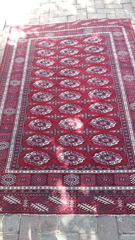 BEAUTIFUL FINELY HAND KNOTTED ORIENTAL PERSIAN STYLE MORI BOKHARA KARACHIYPICAL RED TONES RUG/CARPET