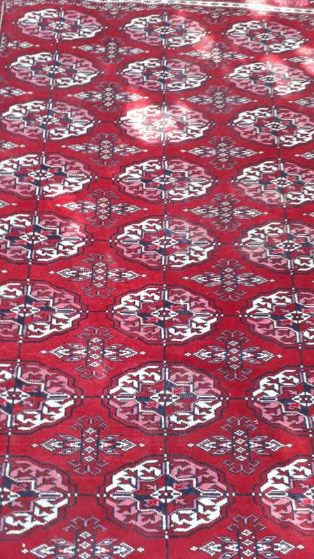 BEAUTIFUL FINELY HAND KNOTTED ORIENTAL PERSIAN STYLE MORI BOKHARA KARACHIYPICAL RED TONES RUG/CARPET