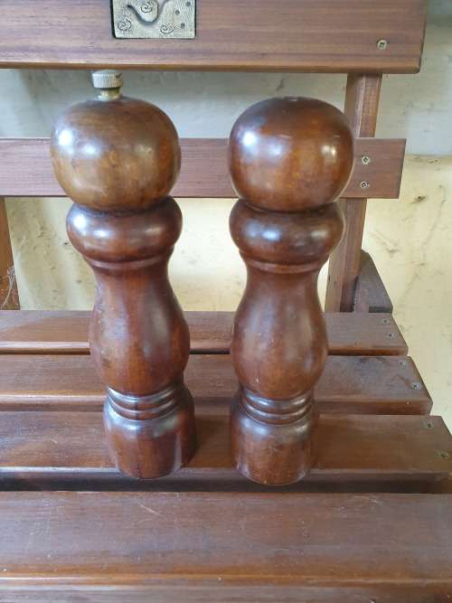 WOOD SALT  AND WOOD PEPPER GRINDER SET