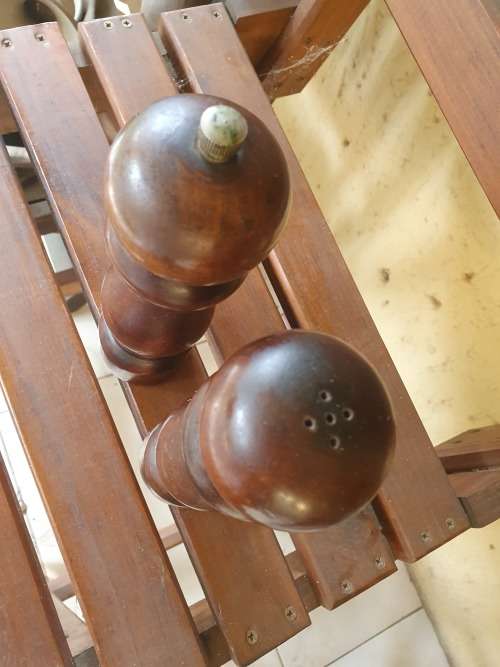WOOD SALT  AND WOOD PEPPER GRINDER SET
