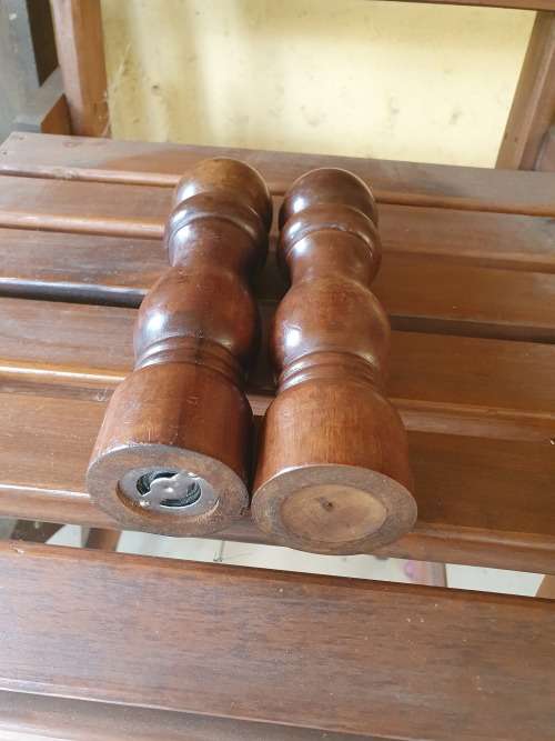WOOD SALT  AND WOOD PEPPER GRINDER SET