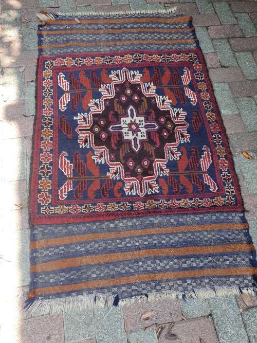 NICE HAND KNOTTED WOVEN PERSIAN / ORIENTAL TRIBAL RUG GEOMETRIC FLORAL LENGTH 148CM BY 87CM NO 5