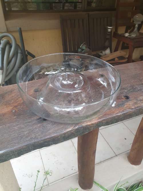 ROUND DEEP SERVING GLASS BOWL WITH CENTRAL DIP HOLDER PIECE