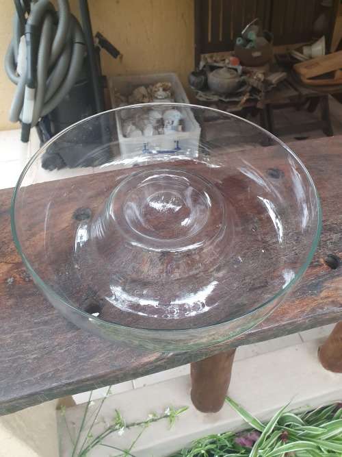 ROUND DEEP SERVING GLASS BOWL WITH CENTRAL DIP HOLDER PIECE