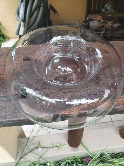 ROUND DEEP SERVING GLASS BOWL WITH CENTRAL DIP HOLDER PIECE