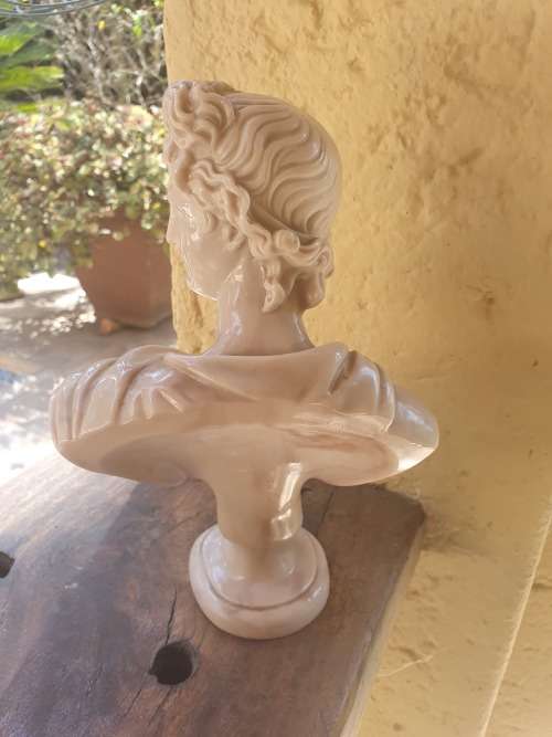 FOR THIA STONE LOOK RESIN BUST OF ONE OF THE GREEK GODS OR EMPERORS 22.5CM