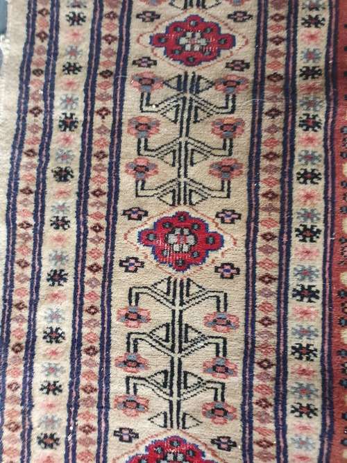 BEAUTIFUL DETAILED VERY FINELY HAND KNOTTED ORIENTAL / PERSIAN CARPET FLORAL ETC