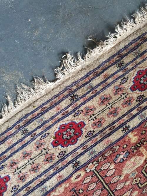 BEAUTIFUL DETAILED VERY FINELY HAND KNOTTED ORIENTAL / PERSIAN CARPET FLORAL ETC