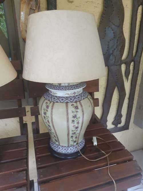 A PAIR OF LARGE ORIENTAL HAND PAINTED GINGER JAR LAMPS ON WOOD BASES FLORAL PLUS  DESIGN