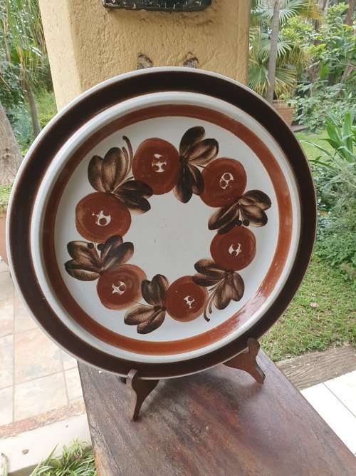 ARABIA FINLAND VINTAGE 1960`S LARGE ROUND PLATTER  OR CHARGER `ANEMONE`