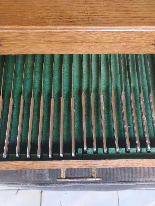 REDUCED LOVE THIS VINTAGE OAK CUTLERY BOX WITH LID AND TWO DRAWERS WITH ONEIDA 8 SETTING CUTLERY SET