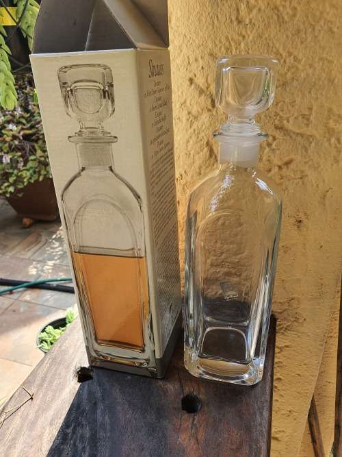 GORGEOUS VINTAGE CRYSTAL LIGHT and MUSIC LUIGI BORMIOLI ITALY UNSED IN BOX DECANTER PLUS LID