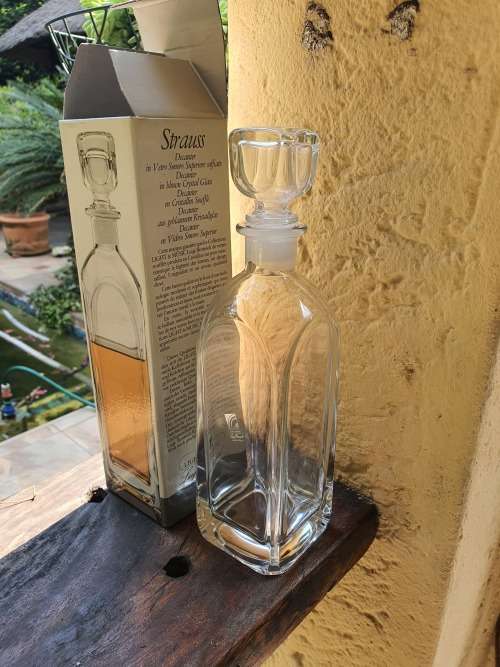 GORGEOUS VINTAGE CRYSTAL LIGHT and MUSIC LUIGI BORMIOLI ITALY UNSED IN BOX DECANTER PLUS LID