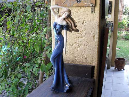 TRUELY EXQUISITE LEONARDO COLLECTION  2006  YOUNG LADY IN FLOWING  BLUE DRESS "SOPHISTICATION"