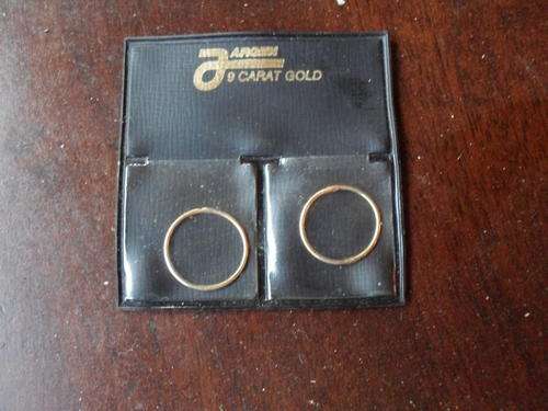 9 CARAT GOLD SMALL CIRCLE EARRINGS. PLAIN & SIMPLE