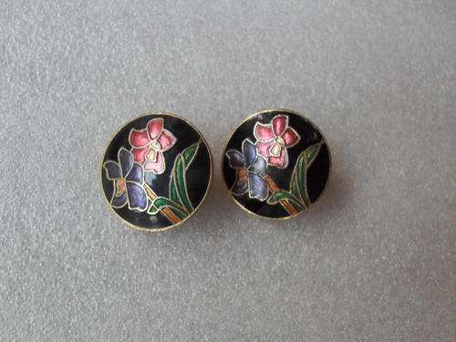 CLIP ON FLORAL CLOISONNE EARRINGS ROUND WITH BLACK BACKGROUND. SUPER!