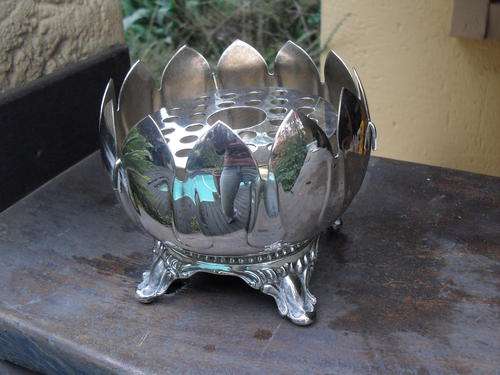 SOLD TO ME AS ART NOUVEAU...BEAUTIFUL VINERS INTERNATIONAL LILY WITH ORNATE 4 LEGGED BASE VASE