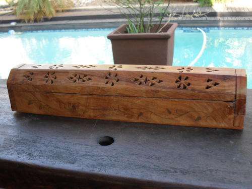 VERY NICE DECORATED WOOD POT POURRI OR SCENT HOLDER