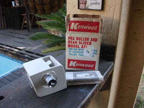 BOXED KENWOOD CHEF & MAJOR PEA & BEAN SLICER ATTACHMENT  (SEE SLIP FOR MODELS!)