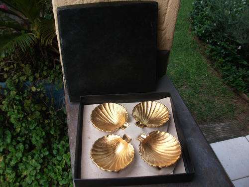 VINTAGE SET OF BOXED GOLD SHELL ITEMS. PROBABLY ASH TRAYS BUT WOULD LOOK GREAT FOR BUTTER ETC ZHOOSH