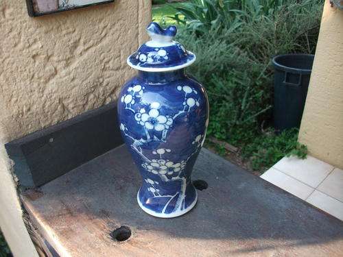 VINTAGE 1950'S CHINESE/ORIENTAL  BLUE & WHITE JAR & LID WITH BLOSSOMS