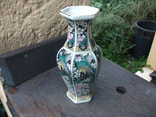 SMALL & BEAUTIFUL ORIENTAL/CHINESE VASE WITH BIRD & FLORAL TRANSFER PRINT DETAIL