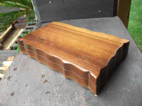 SMALL SEGMENTED IMBUIA LINEN FOLD WOOD TRINKET?? OR OTHER BOX. LOVELY PIECE!