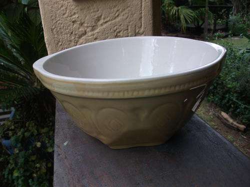 STYLED ON GRIPSTAND (CANNOT DECIPHER NAME ON UNDERSIDE) LARGE MIXING BOWL