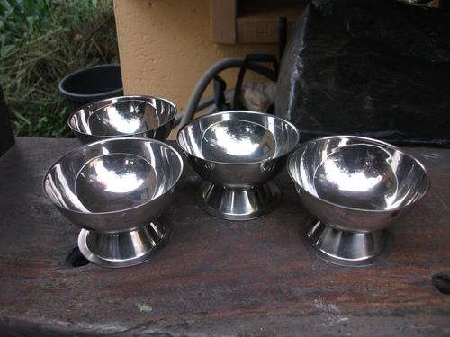 VINTAGE?? RETRO? MODERNIST??  WMF (GERMANY) CROMARGAN SET OF FOUR ROUND ICE CREAM BOWLS