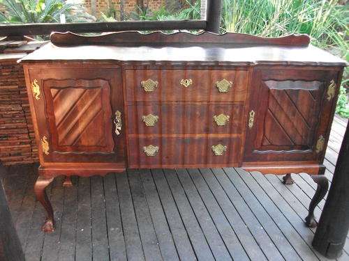 FOR YOUR SERIOUS CONSIDERATION A MAGNIFICENT IMBUIA LINEN FOLD WITH BRASS DETAIL SIDEBOARD. STUNNING