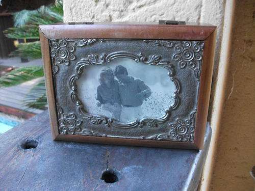NICE COMBO OF PHOTO FRAME WITH METAL DESGIN AND JEWELLERY/TRINKET WOOD BOX
