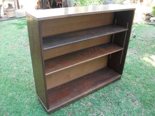 LOVELY ADJUSTIBLE SHELVES PARTRIDGE WOOD BOOKCASE. SOLID & WORTHWHILE