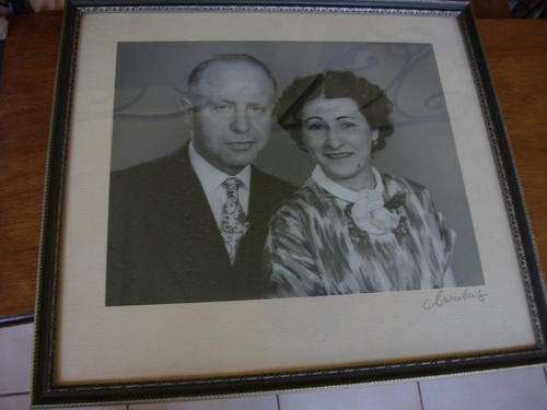 VINTAGE FRAME WITH PARENT PHOTO. WORTH IT FOR THE FRAME