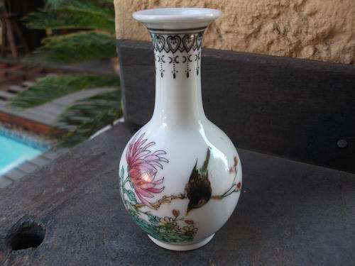 SMALL ORIENTAL BUD VASE WITH BIRD AND FLOWER DETAIL. MARKED