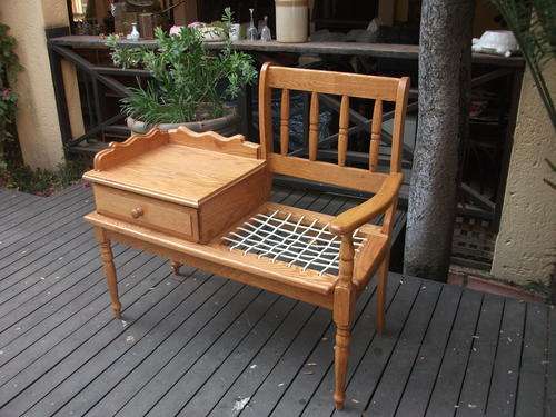 SOLID OAK WOOD TELEPHONE TABLE WITH RIEMPIES & A DRAWER. NICE PRICE!!