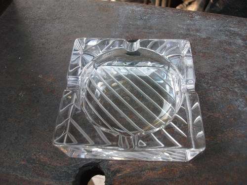 NO KIDDING!! BEAUTIFUL GLASS ASHTRAY HAS STRIPE DETAIL. IT'S LOVELY