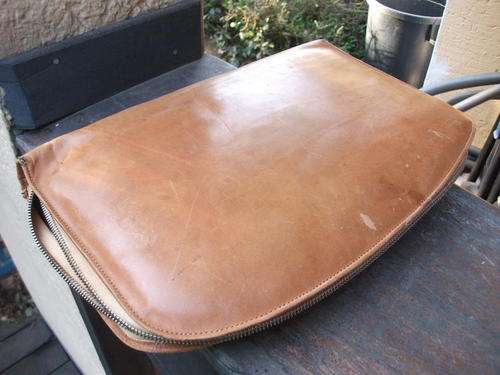 VERY NICE LEATHER CASED VINTAGE LARGE GENTELEMAN'S TRAVELLING KIT