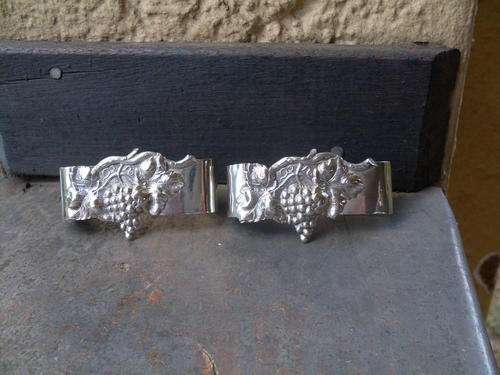 SILVER PLATED PAIR OF SERVIETTE HOLDERS. LOVELY DETAILED GRAPE DESIGN WITH UNUSUAL SHAPE