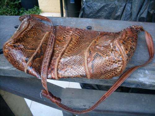 VINTAGE GENUINE SNAKE SKIN HANDBAG. WORTH A LOOK