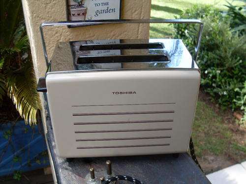 IT'S AMAZING, BACK TO THE PAST RETRO TOSHIBA TOASTER. STUNNING!!!