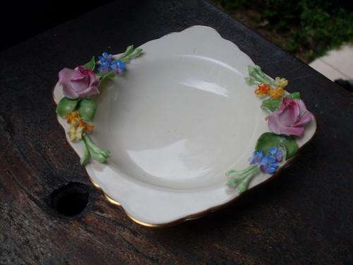 EXQUISITE CROWN STAFFORDSHIRE SMALL SWEETIE/PIN DISH OR BOWL TYPE WITH RAISED FLORAL DETAIL