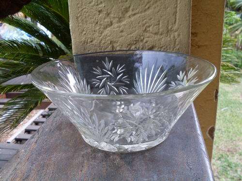 VINTAGE??  LARGE GLASS BOWL (FRUIT/DESSERT) WITH FLORAL ETC DESIGN