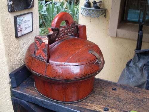 WHAT A FABULOUS FIND. ANTIQUE CHINESE MID TO LATE QING DYNASTY MAKE UP BOX (WITH INFO CERTIFICATE)