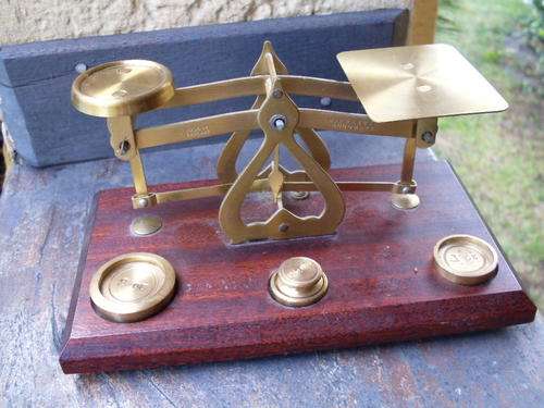 LOVELY COLLECTOR'S PIECE, MADE IN ENGLAND BRASS & WOOD POST OFFICE SCALE WITH WEIGHTS
